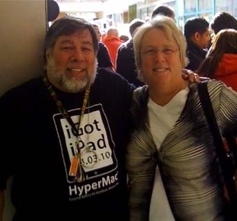 Woz and Ann picking up new iPads April 3, 2010
