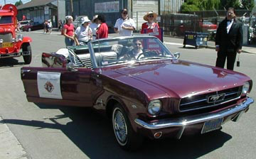 Mustangs in the parade
